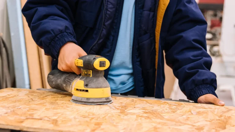 Bosch EasyCurvSander 12 accuschuurmachine met drie flexibele schijven