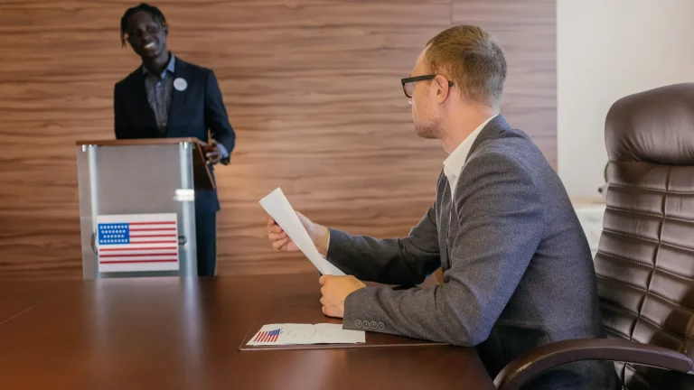 Portret van CDA-politicus Pieter Heerma tijdens een politiek debat