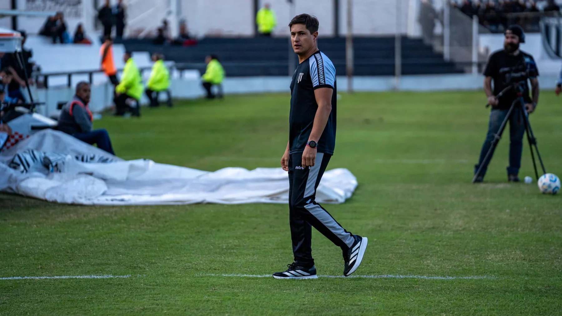 Michael Reiziger langs de lijn bij Jong Oranje
