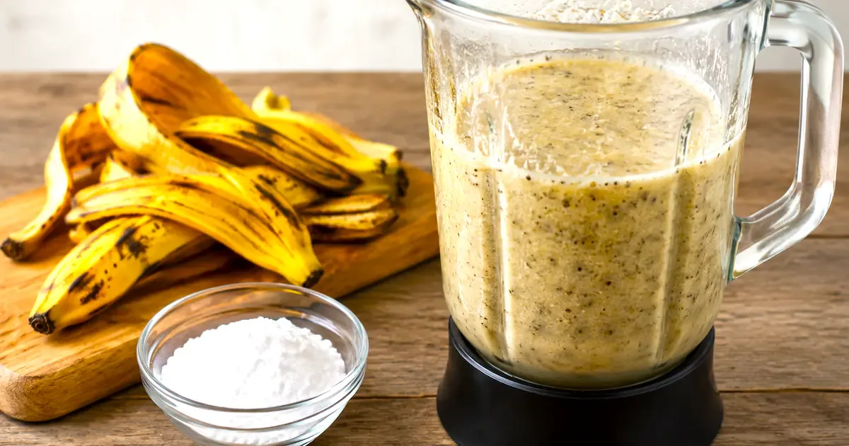 Gooi bananenschillen niet weg: zo maak je er met baking soda een krachtige reiniger van