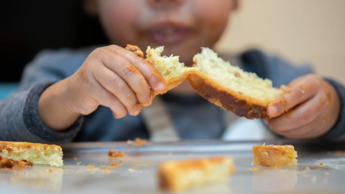 Waarom zacht eten levensgevaarlijk kan zijn voor jonge kinderen: kinderarts waarschuwt na tragisch ongeval